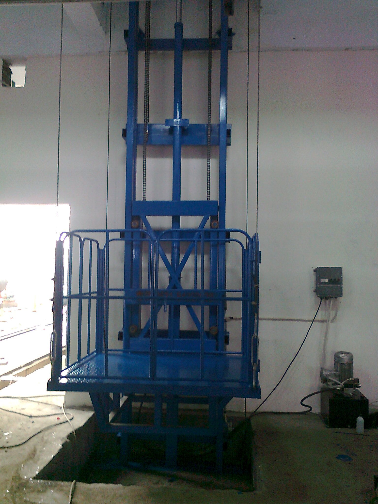 導軌式升降機 導軌式升降機